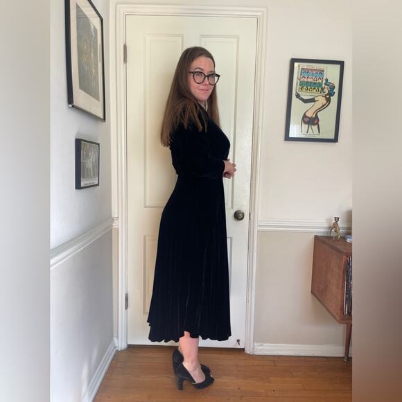 60s Vintage Black Silk Velvet Saks Fifth Ave Wrap Dress - Picture 3 of 13